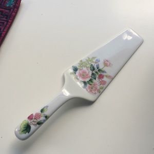 Vintage pie and cake server
